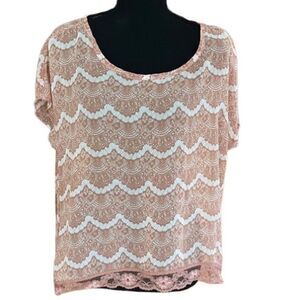 𝅺Robin K short sleeved print semi sheer top with lace accents, size S